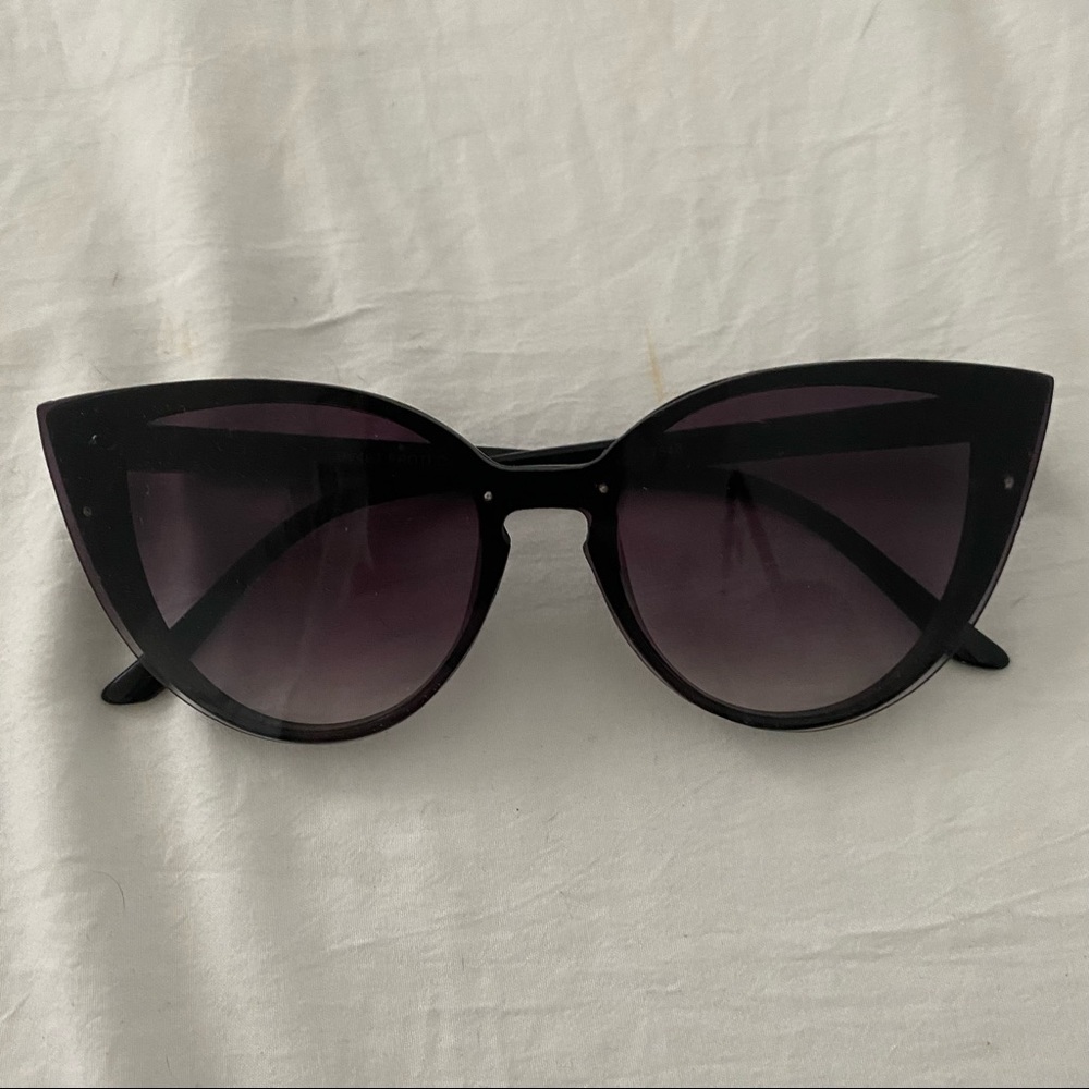 Cat eye glasses